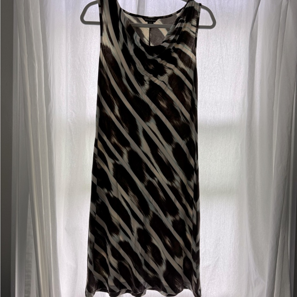 Tommy Bahama Stylish Brown and White Sleeveless Dress.  Flattering fit.